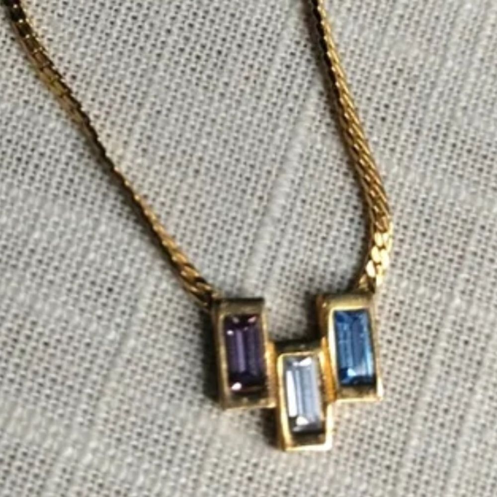 Avon Gold Tone Baguette Crystal Lavender Blue Silver Delicate Hues Necklace